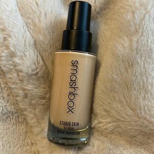 Smashbox studio skin 24 hr foundation
